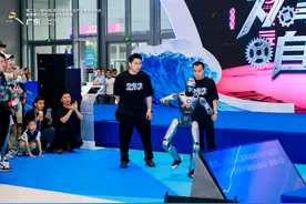 人形机器人格斗大赛：幻想照进现实的产业跃迁图片