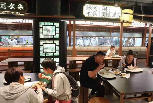 老字号玩出年轻范！豫园“小吃王国”和丰楼携数字非遗、全国热门小吃归来