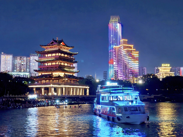 在南宁，有一种幸福叫夜游邕江