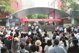 高考首日，全省291461名考生奔赴考场图片