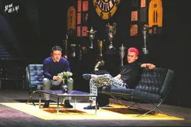 北京人艺《足球俱乐部》新版亮相图片