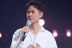 《搀扶》唱响银发族心声，草根歌手马健涛26年坚守终登荧屏大舞台图片