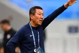 亚冠前瞻｜泰山抵达浦项备战，崔康熙回乡第一个走出机场图片