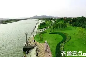 最美校园四月天／一座秀美的小学校图片