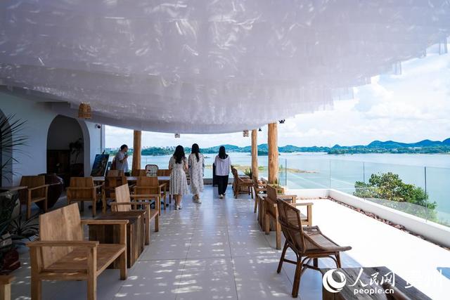 行进中国 | 一湖碧水串联的旅居示范带