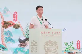 王琛出席2025玉林市中医药健康产业招商推介会并致欢迎辞图片