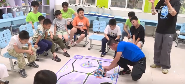 科学实验引来“哇”声一片！多彩科技游成顶流 “沉浸式”上天入海解锁新识