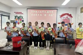 黄山屯溪区：非遗漆扇体验迎端午图片
