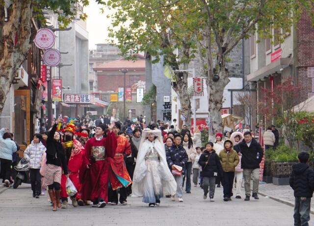 岳阳楼的隔壁，“藏着”一条“必打卡”老街！