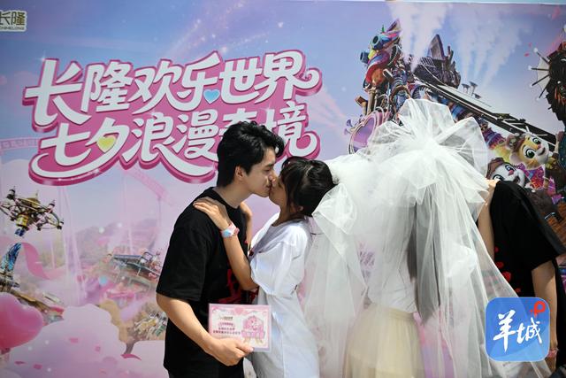 图集｜百名情侣长隆高空告白