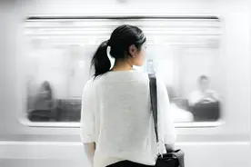 国内企服深陷亏损泥潭，破局之路在何方？图片