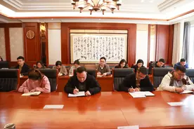 南阳职业学院召开新任中层领导干部就职廉洁宣誓暨廉政谈话会图片