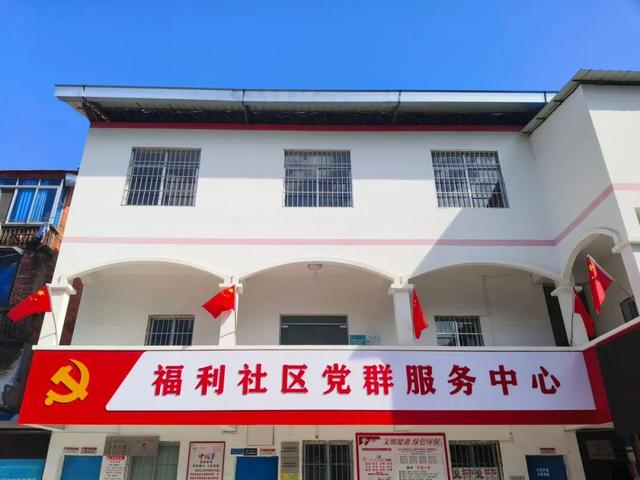 红旗映繁花！柳北已换上国庆“限定皮肤”~