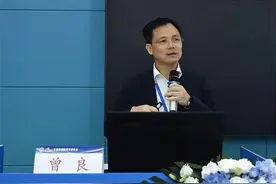 校长曾良凌晨逝世，年仅54岁，年初还在上思政课图片