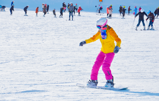 今天起，北京滑雪场迎来全面开板！游玩攻略来了——