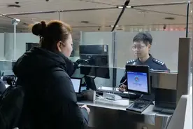 亚冬会热度加持！哈尔滨机场口岸迎春节前出入境客流高峰图片