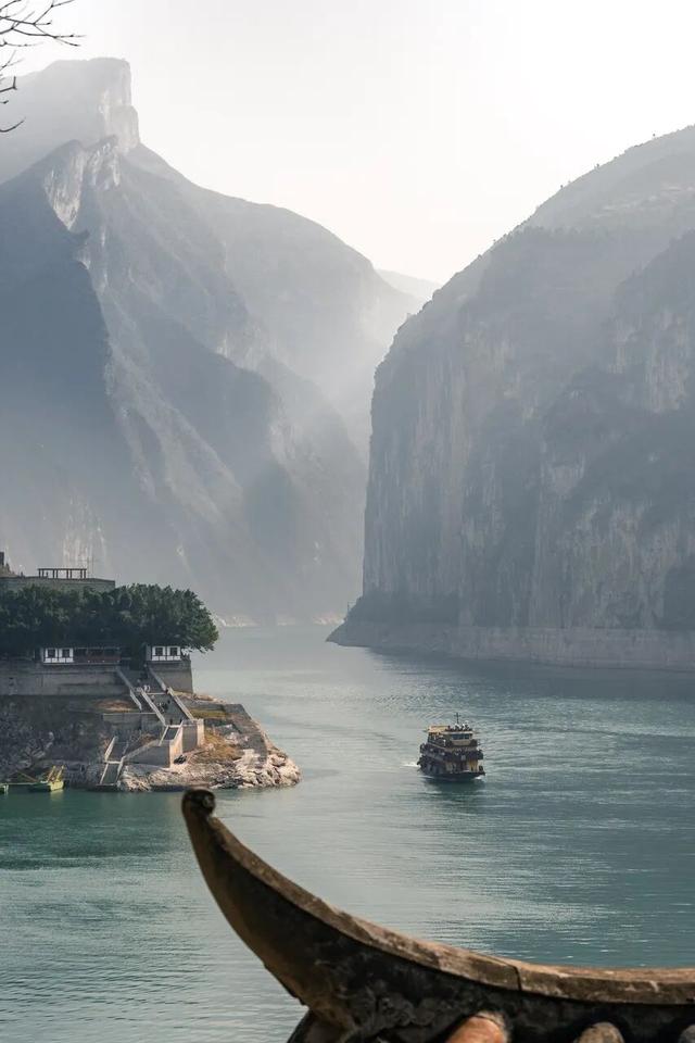 中国最诗意的小城，藏在三峡之巅