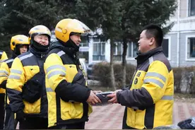 美团启动冬季配送应急机制 特殊严寒天气下将为骑手额外补时、豁免差评图片