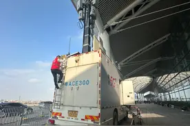 新春走基层丨通信畅通保障忙  守护春运回家路图片