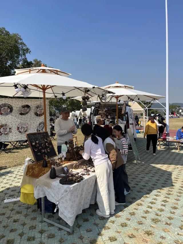 良庆周末新据点！邕江五象栖地市集，江风与烟火气全拿捏