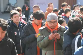泰山队新赛季中超揭幕战一触即发 鲁蜜齐聚济南奥体图片