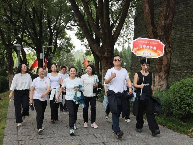 荆州区：全民携手迎国庆 万步同心创5A 环城健步走焕发古城新风貌