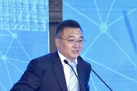 52岁杨玉成出任新华保险董事长，提出大力推进专业化市场化改革图片