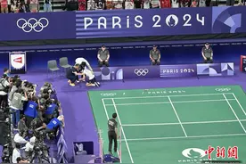 国羽何冰娇女单摘银图片