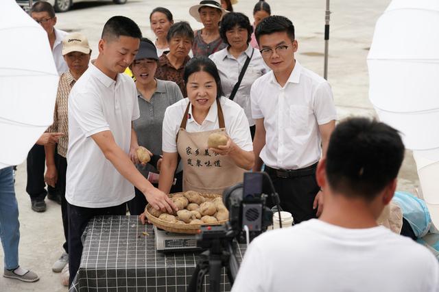 减负增效添干劲 实干担当谱新篇
