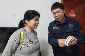 网格安装“报警神器”托起独居老人平安心图片