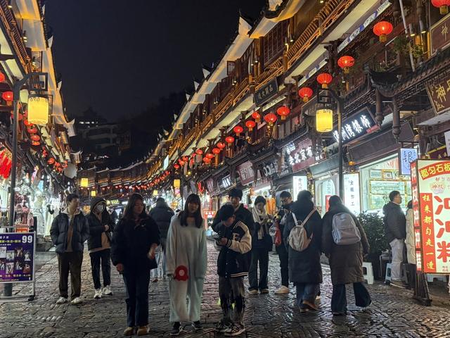 好看好玩好吃好逛，这个假期都匀市商圈街区景区人从众