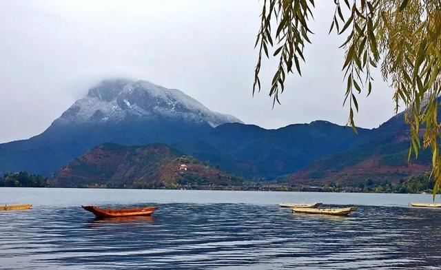 【冬季暖阳 凉山不凉】一湖碧水映云天，摩梭风情醉心间