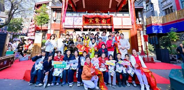 把非遗场景搬进文明集市，好有趣~