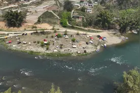 罗甸县新艾滩：露营旅游“火出圈” 房车营地“引客来”图片