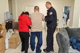 “窗口开到百姓家” 70岁爷爷在家“坐领”身份证！图片