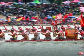 【每日一图@湖南】龙舟界的“扛把子”，怀化麻阳龙舟从端午划到入伏图片