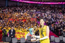 手术康复重返赛场 朱婷：希望以更好的状态为国效力图片