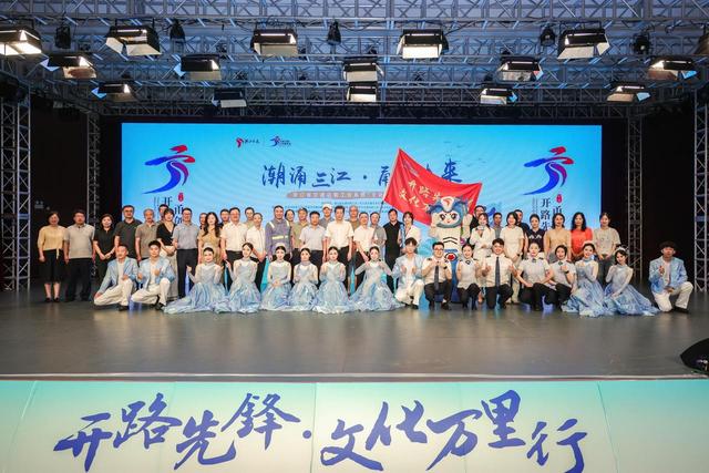 文化溯源丨登古灯塔眺世界海港，感受宁波交通“甬创一流”
