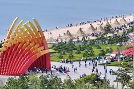 享碧海金滩，休闲南海游客如织图片