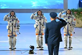 出发！蔡旭哲、宋令东、王浩泽3名航天员领命出征图片