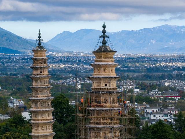 大理崇圣寺三塔正在安装这项装置