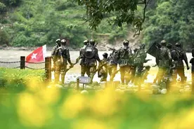 安顺场上，红军强渡大渡河的故事与当年船工的后人图片