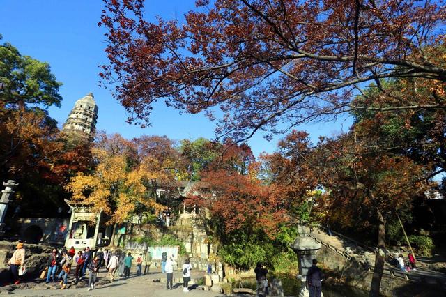 江苏苏州：虎丘景区色彩斑斓