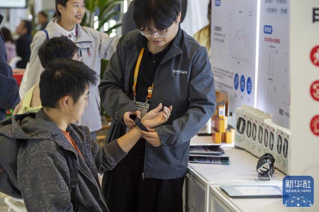 第八届进博会 | 在创新孵化专区感受科创脉动