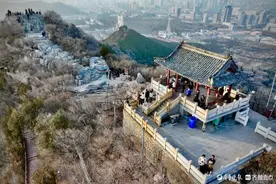 小寒节气航拍千佛山图片