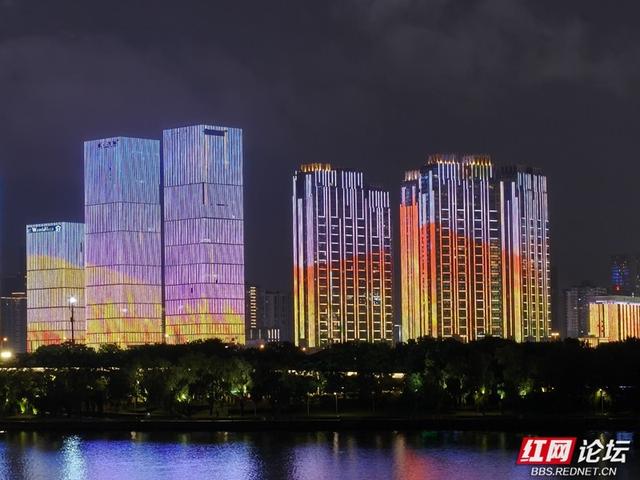 湘江之夜：高楼作幕，晚风捎来烟火与温柔