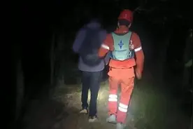 “再也不敢相信网上的爬山攻略了”……深夜，他在天竺山中陡坡被找到图片