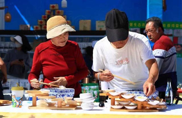 “好尼”蒙自过桥米线文化周开幕