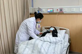 24岁男子被“不死癌症”缠上，腹泻持续6周以上要警惕图片