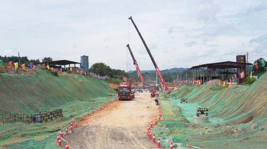 湖南中方城市发展迎关键节点 滨江北路桥梁合龙施工启动